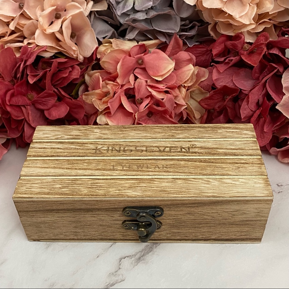 KINGSEVEN Walnut Wood Sunglasses with Green Lenses - Picture 3 of 16